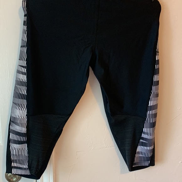ADIDAS lot of TWO workout leggings - Picture 9 of 11